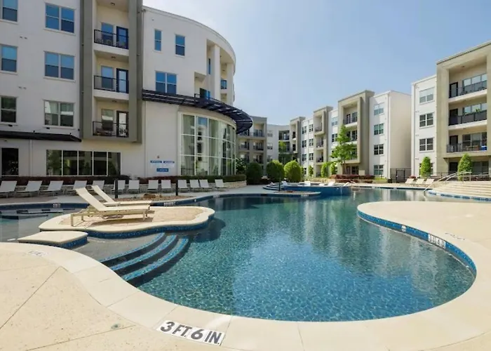 Getaway! Book Now! In The Heart Of Dallas! Great Location!