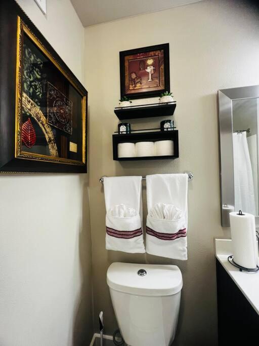 Getaway! Book Now! In The Heart Of Dallas! Great Location! Apartamento