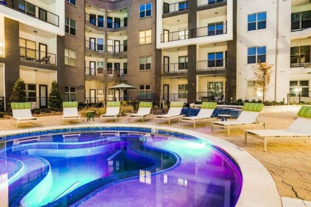 Apartamento Getaway! Book Now! In The Heart Of Dallas! Great Location! *