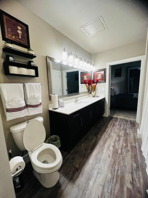 Getaway! Book Now! In The Heart Of Dallas! Great Location! Apartamento