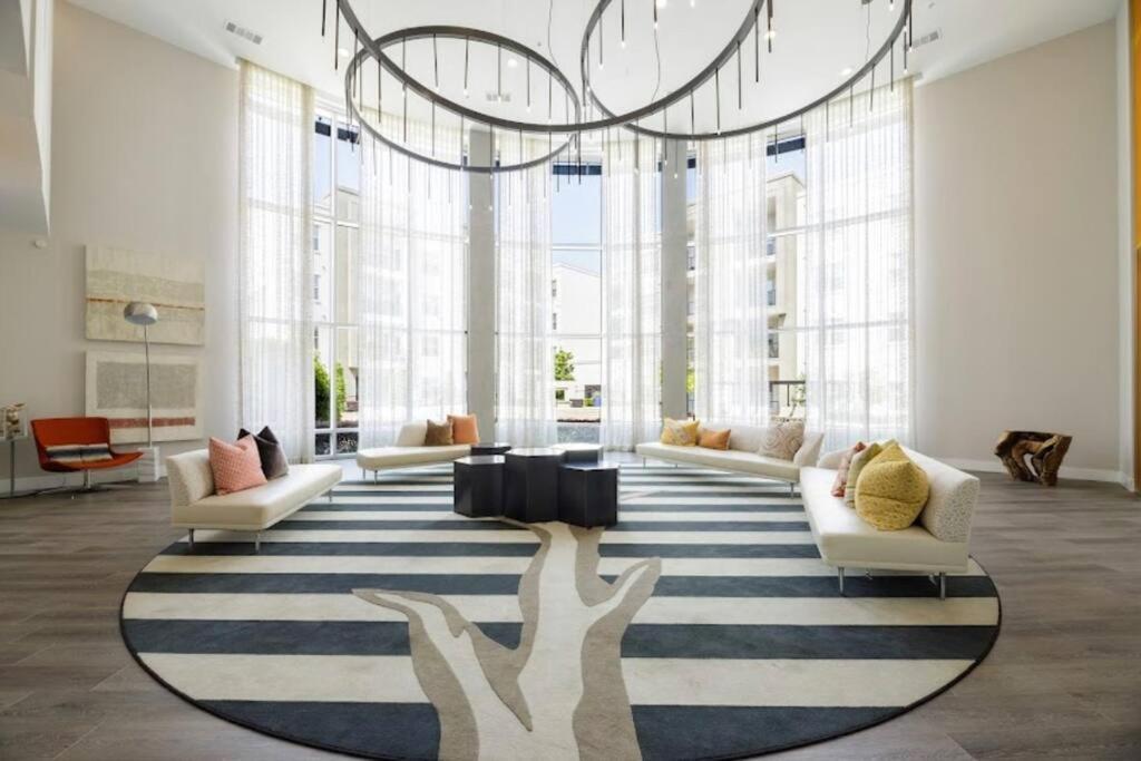 Getaway! Book Now! In The Heart Of Dallas! Great Location! Apartamento